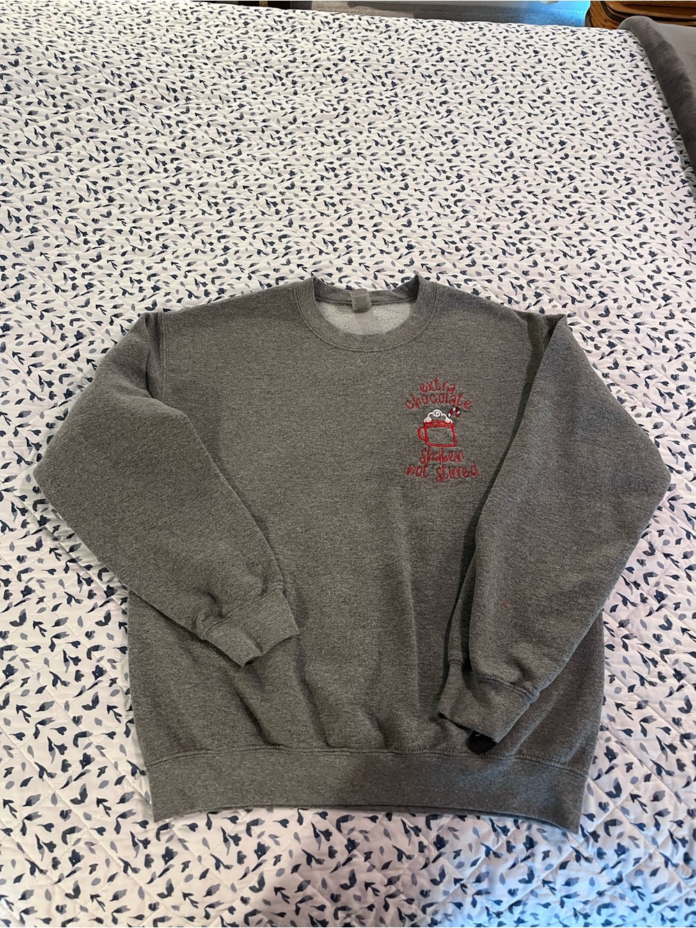Holiday sweatshirt 🎄 - Picture 3 of 5